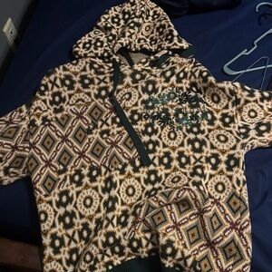 Geometric Patterned Hooded Sweater